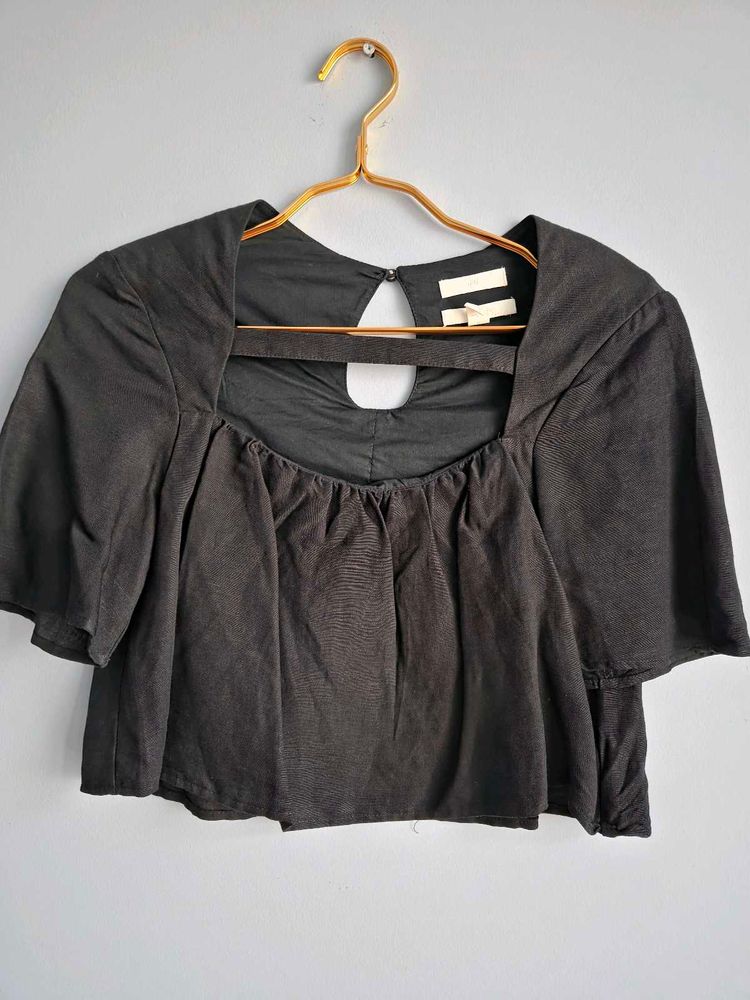 H&amp;M Black Crop Top 32"