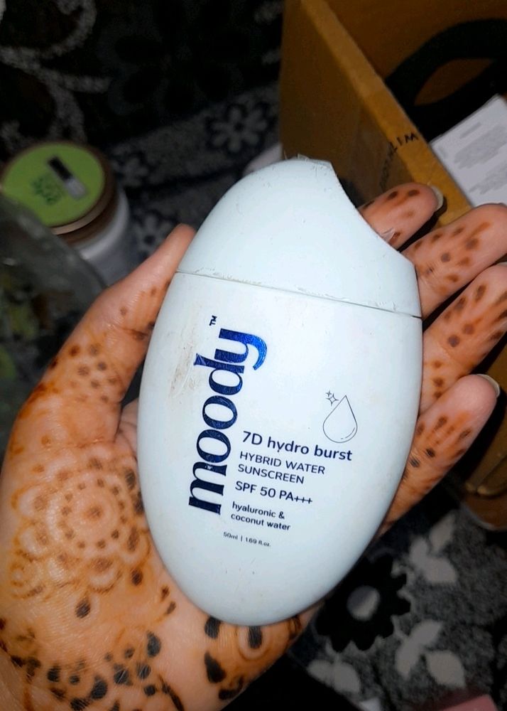 Moody Sunscreen 15ml Left