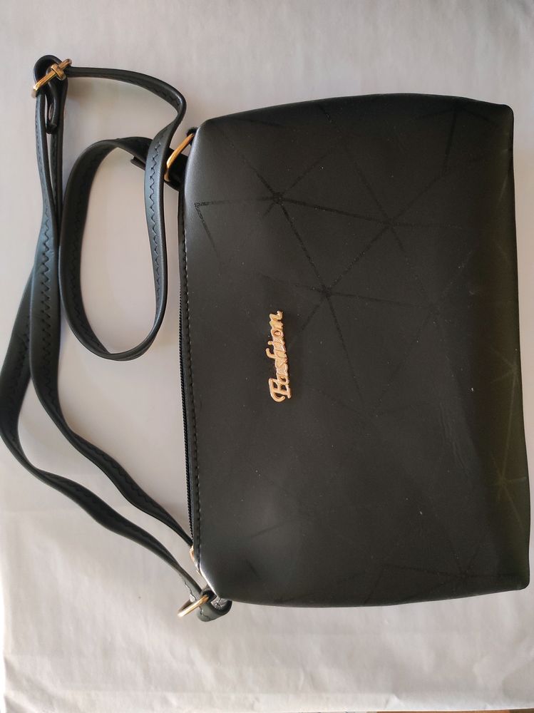 NEW BLACK SLING COLOR BAG