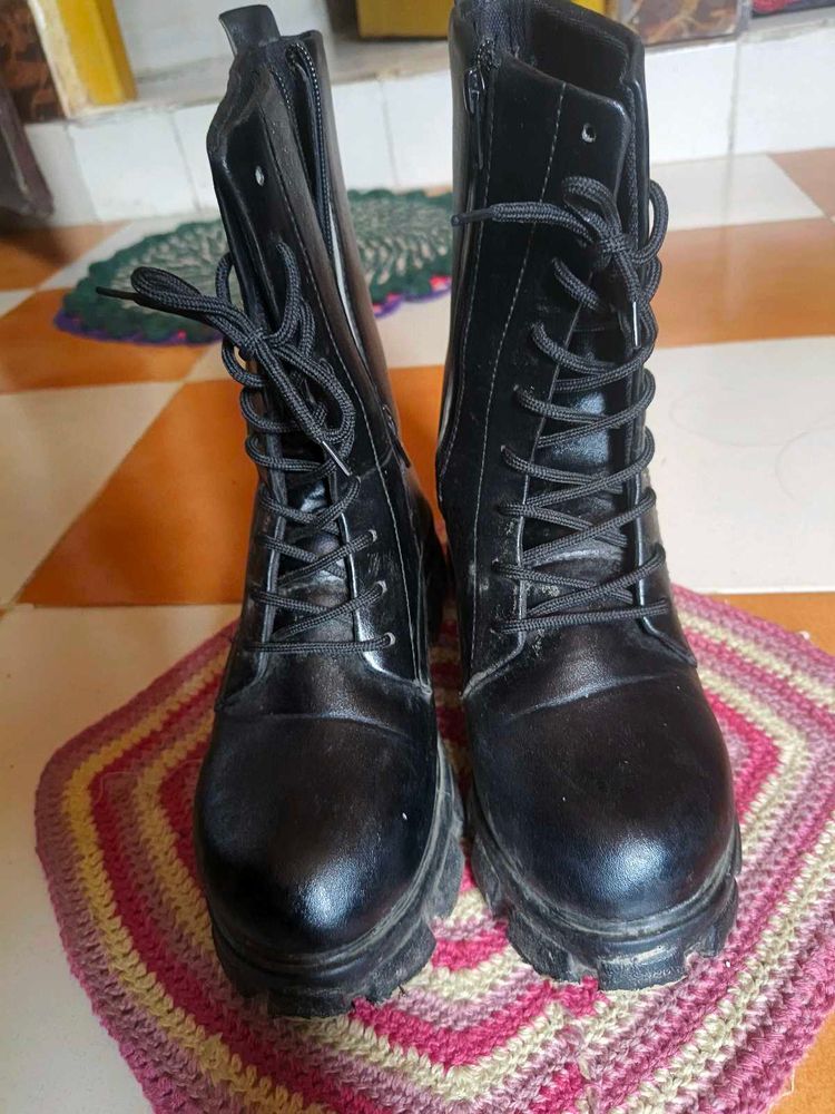 Black boots 👢