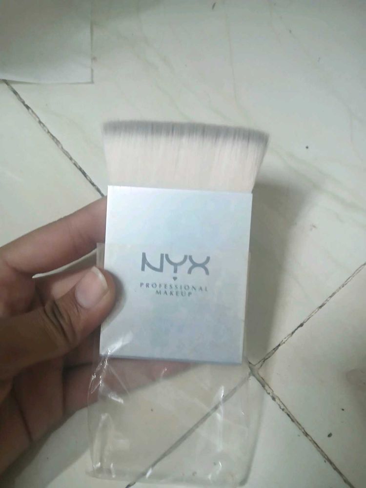 NYX Makeup contour Brush