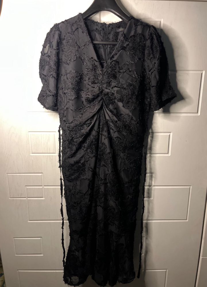 Elegant Black Midi Dress