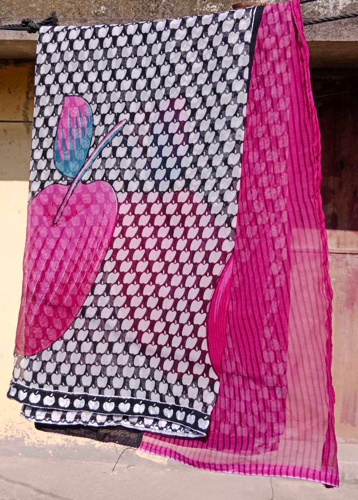 Black &amp; White Printed Saree with Pink Detail