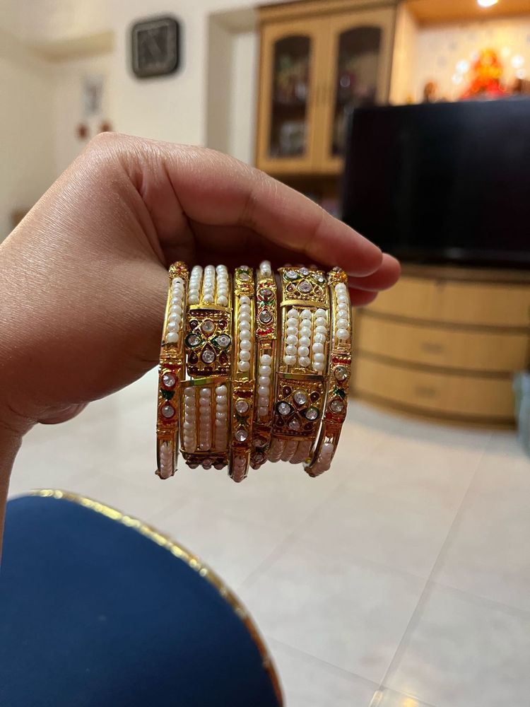 Vintage Pearls Bangles Set