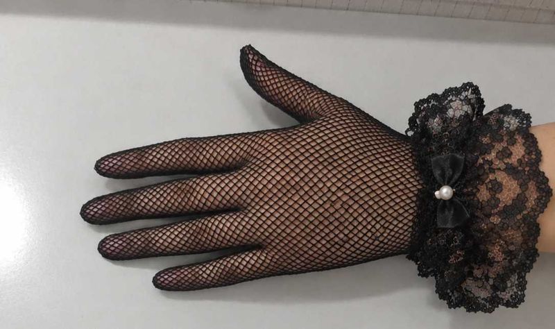 Elegant Black Lace Fishnet Gloves
