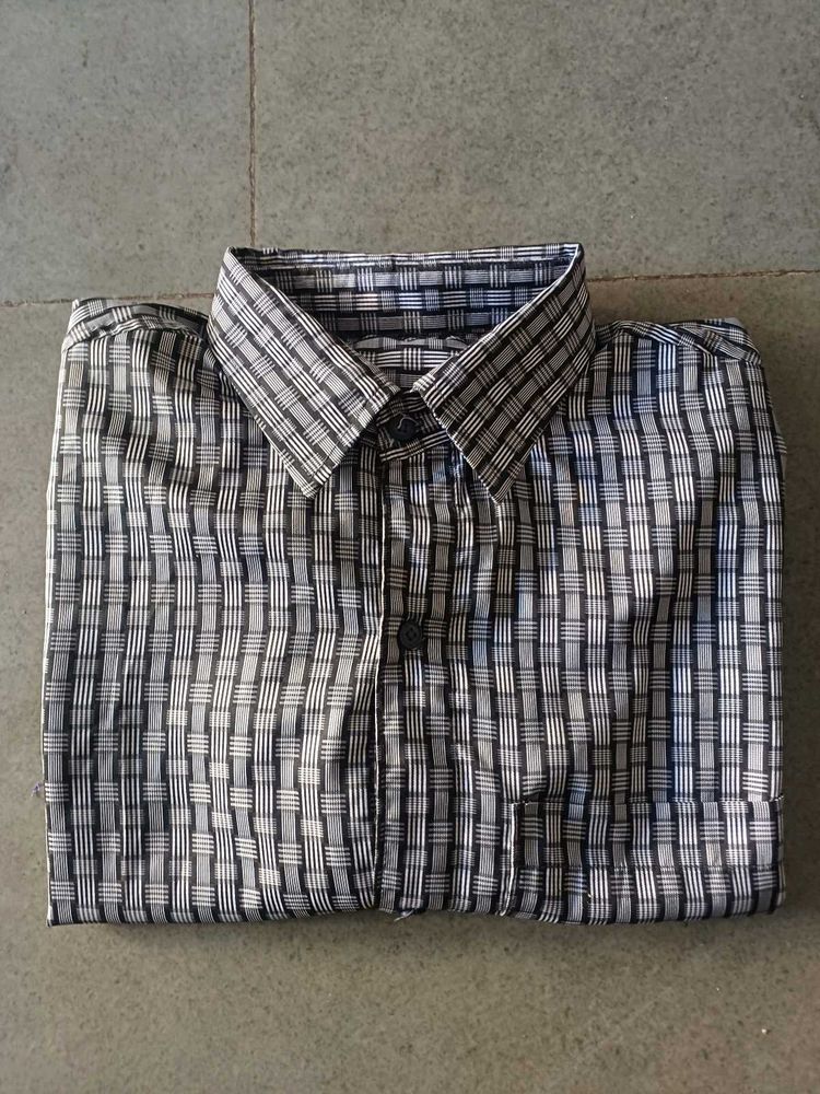 Classic Checked Men's Shirt