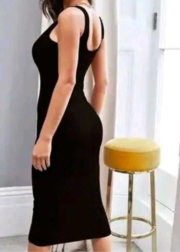 Sleek Black Bodycon Midi Dress