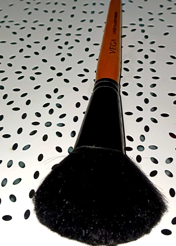Vega Large Powder Brush