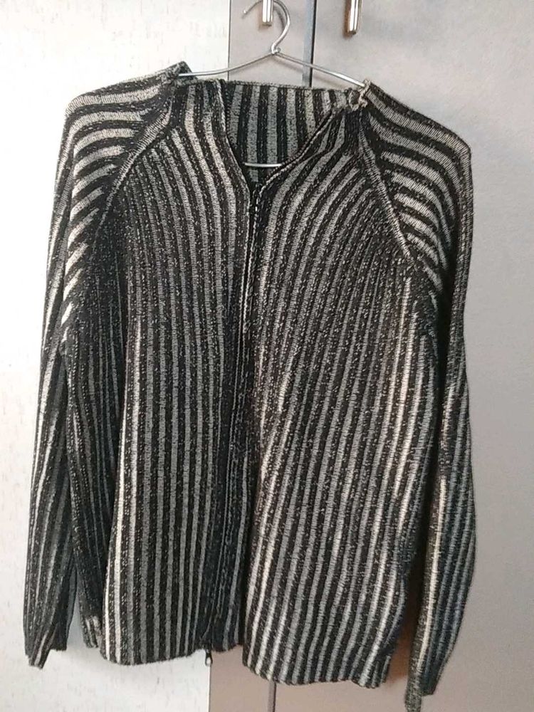 High neck full sleeved sweater