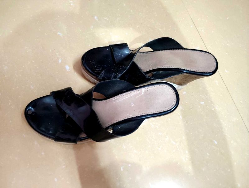 Chic Black Wedge Sandals