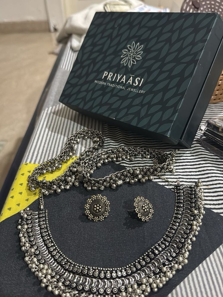 Priyaasi Jewellery Set
