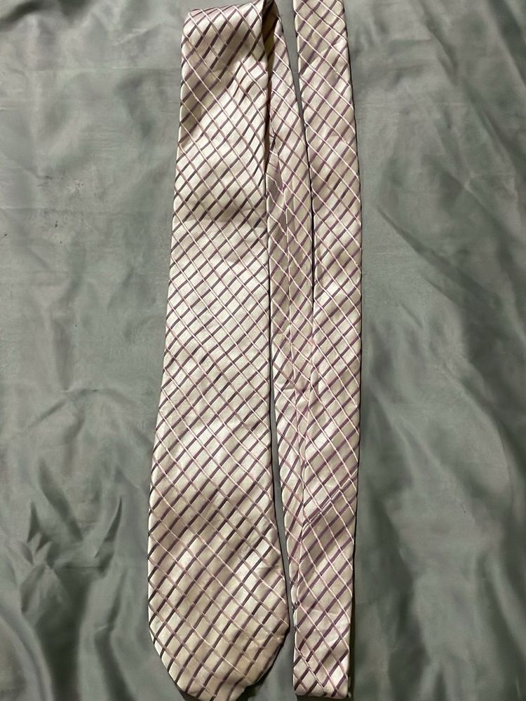 Elegant Striped Men's Tie