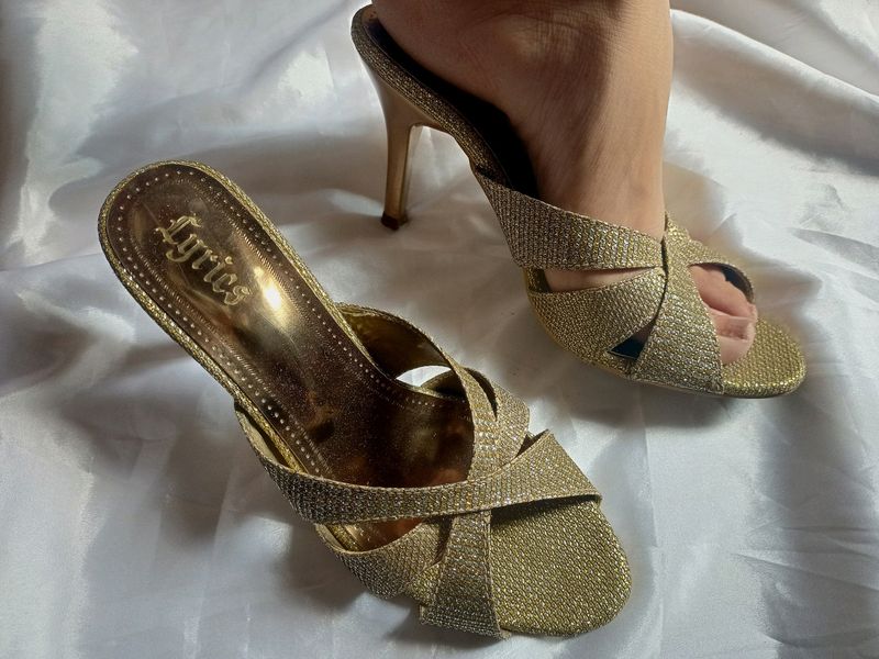 New With Tag Heels