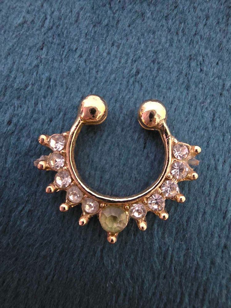 ✨️Dazzling Gold Septum Ring with Crystal✨️s