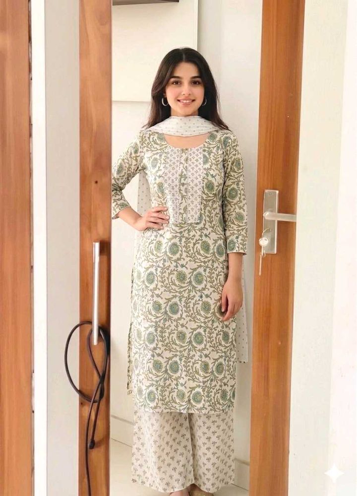 Elegant Floral Print Kurta pajama 💚✨