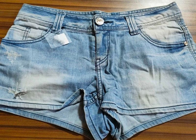 Light Wash Denim Shorts | Cute Distressed Style