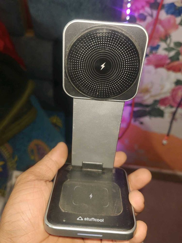 Stuffcool Wireless Charger Stand
