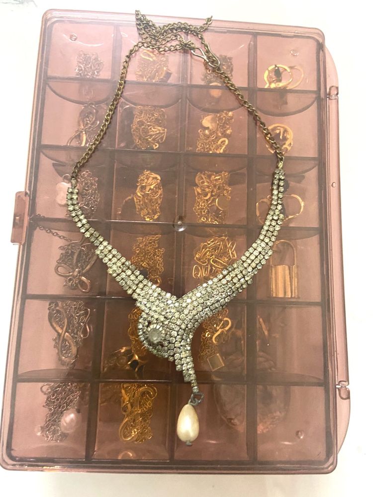 Sparkling Rhinestone Necklace with Pearl