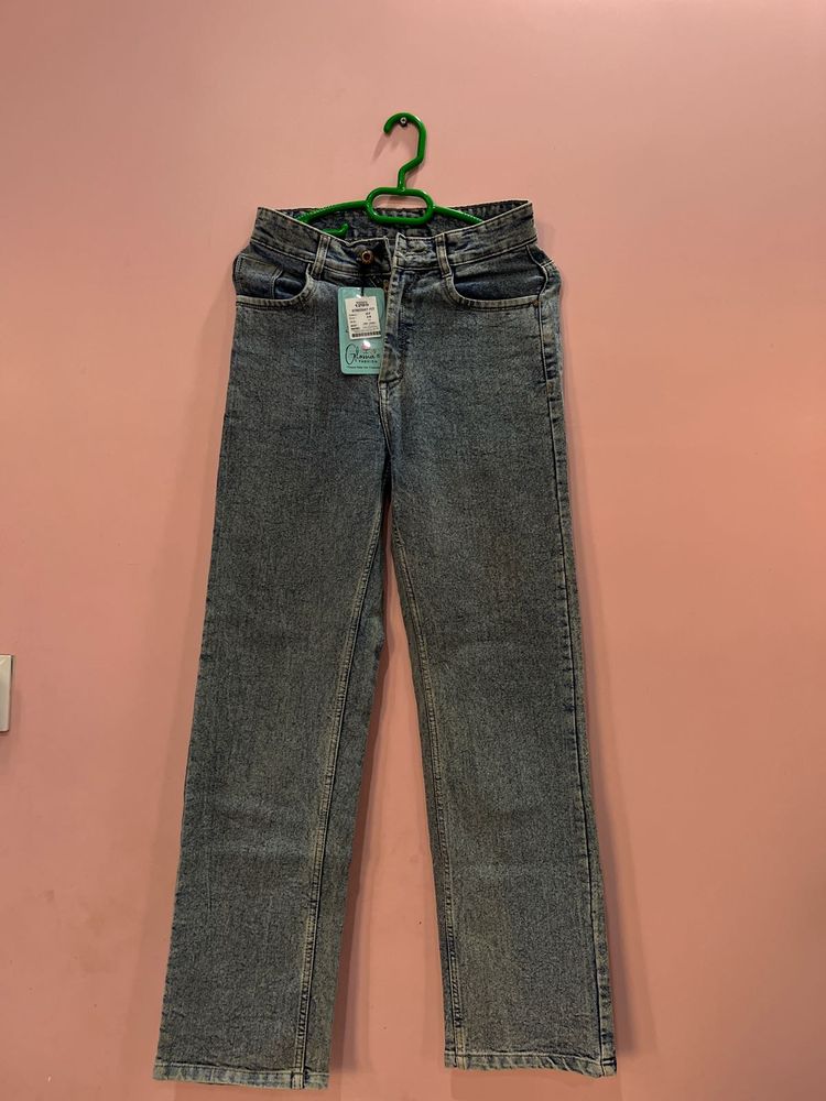 Light Wash Straight Leg Jeans
