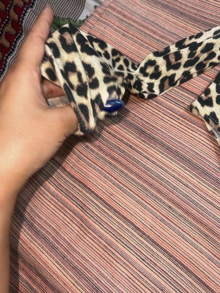 Leopard design top high neck