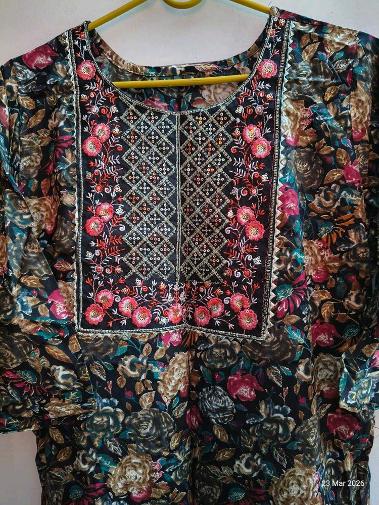 Beautiful Floral print Kurta set