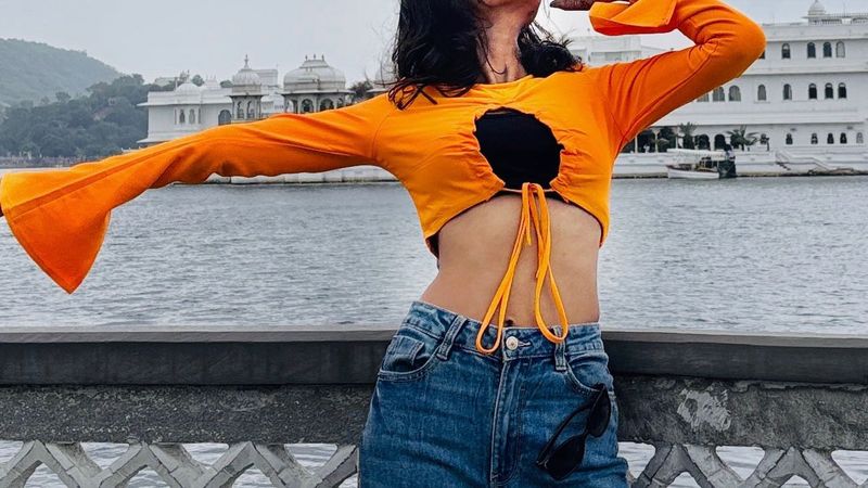Orange Bell Sleeve Crop Top 🔥