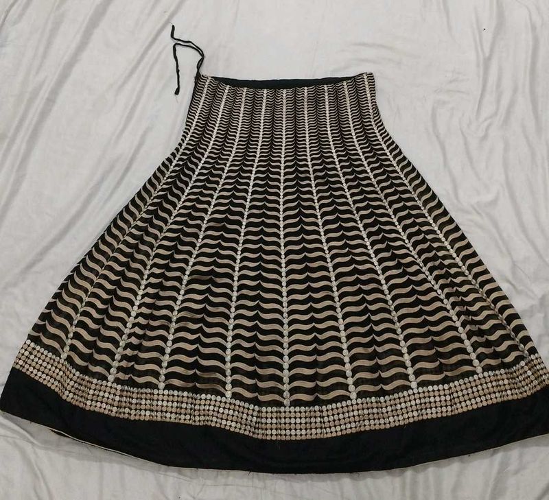 Elegant Black &amp; Beige Embroidered Skirt