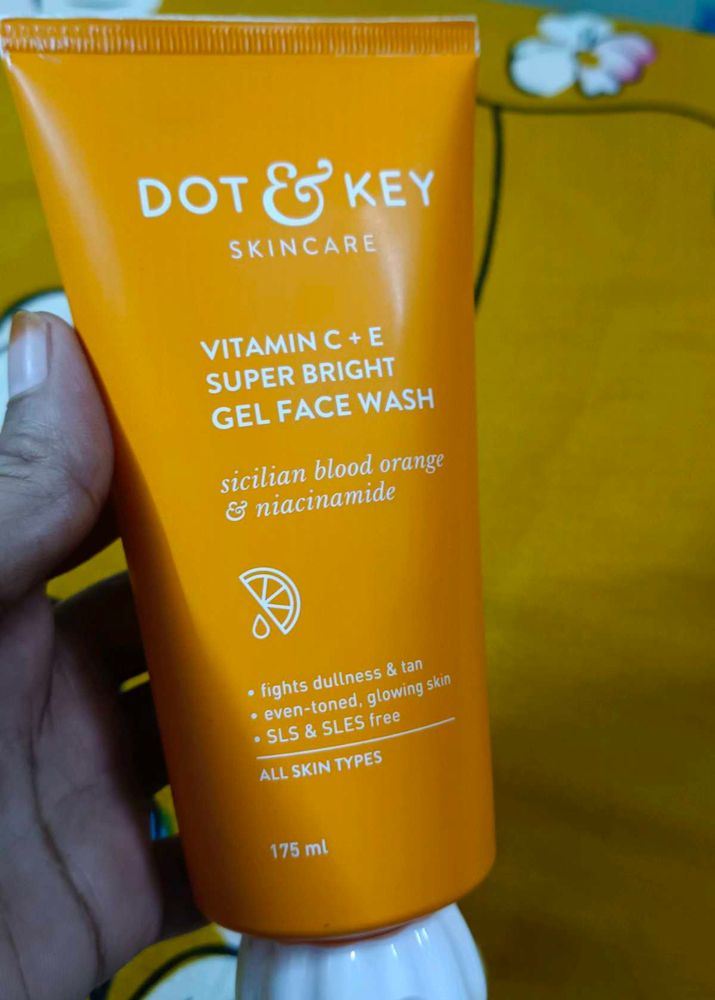 Dot &amp; Key Vitamin C+E Face Wash