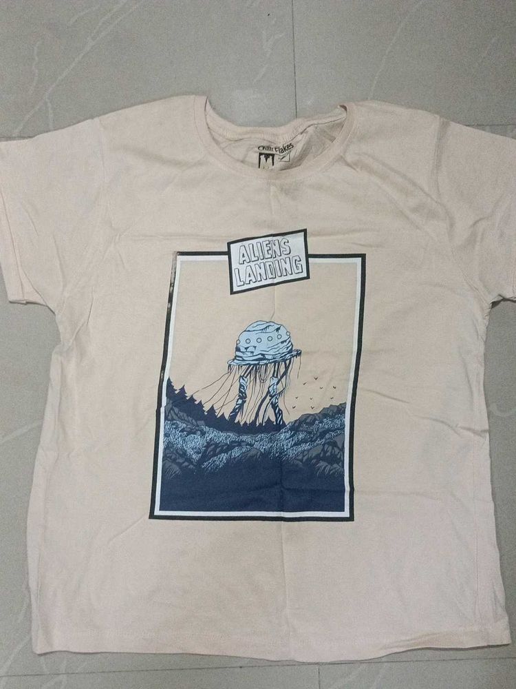 Cool Alien Landing Graphic T-Shirt