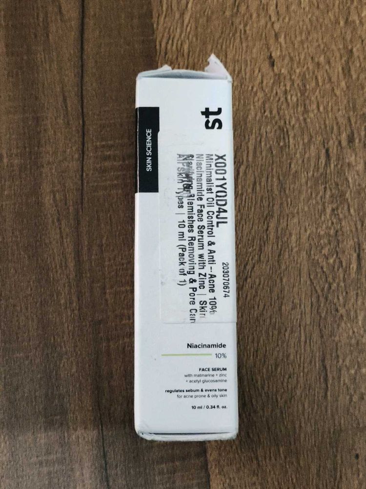 The minimalist Niacinamide 10% Serum