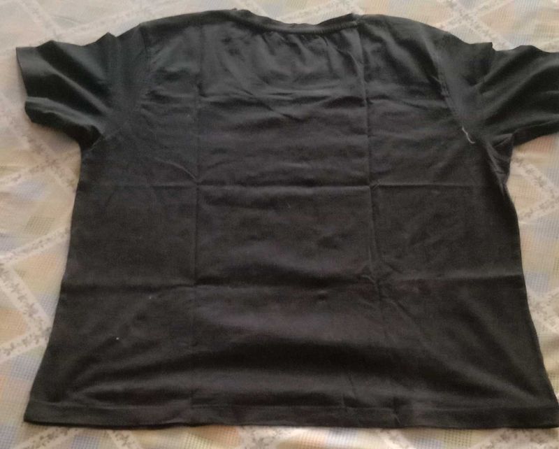 black colour t shirt for girls or boys