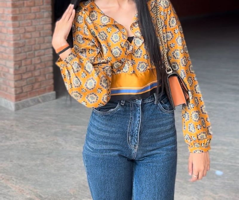Stylish Printed Bell Sleeve Crop Top