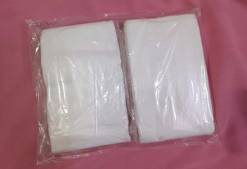 ✨ Pack of 2 White Face Tissues ✨