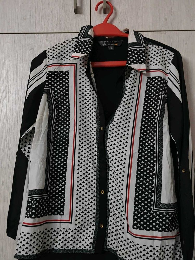 Stylish Black &amp; White Print Button-Up Shirt