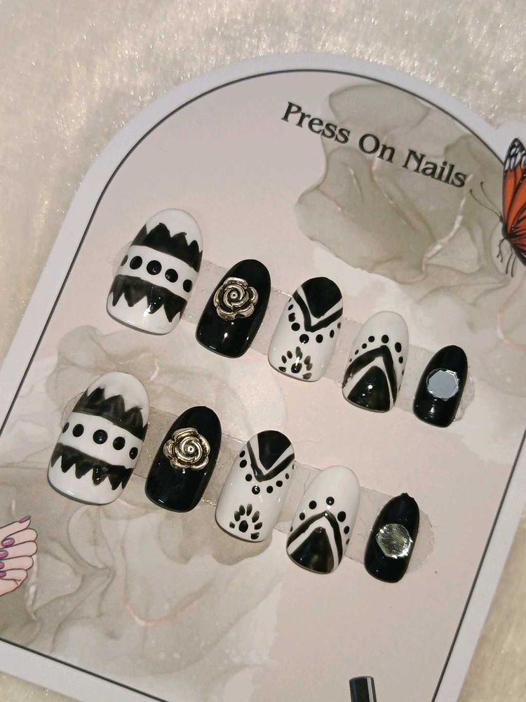 Monochrome Press-On Nails😍♥️