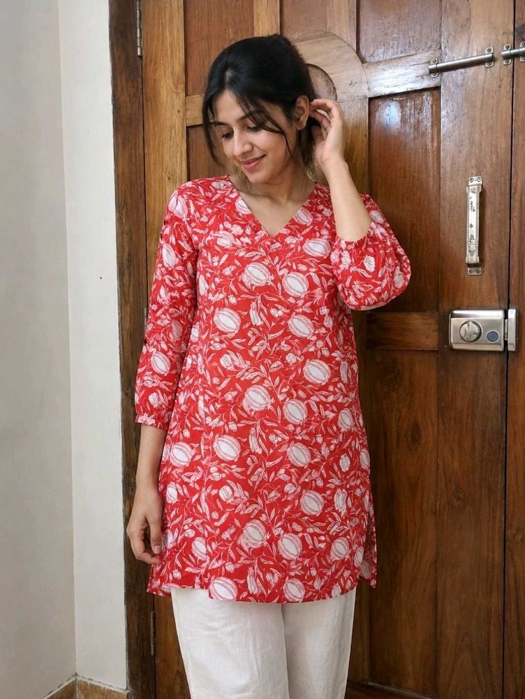 Red Floral Print V-Neck Kurta