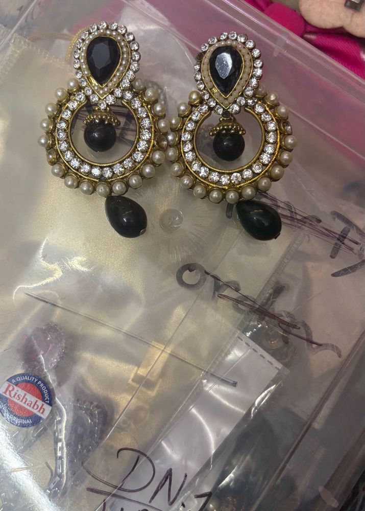 Exquisite Black Stone &amp; Pearl Earrings