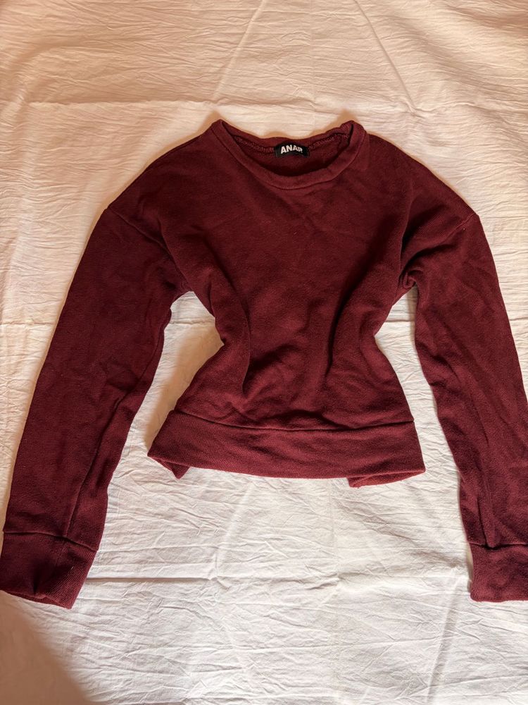 maroon sweater