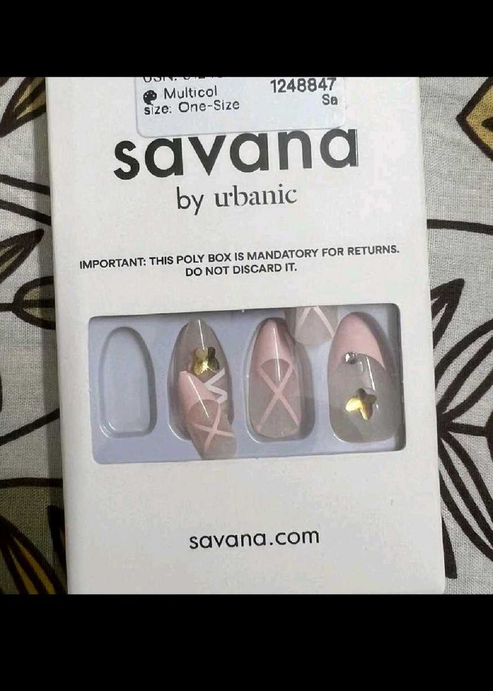 Savana Coquette press on nails set of 10