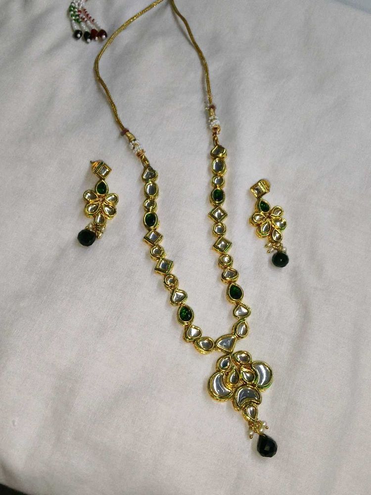 Emerald &amp; Gold Tone Jewelry Set