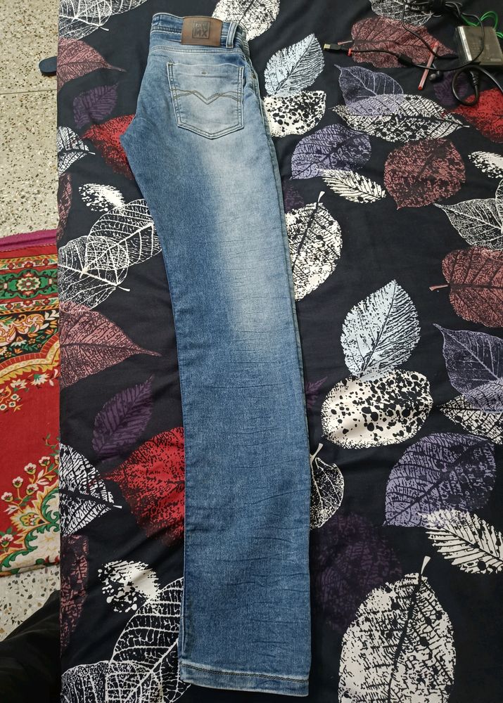 Brand new jeans worn 2 3 times no flaws