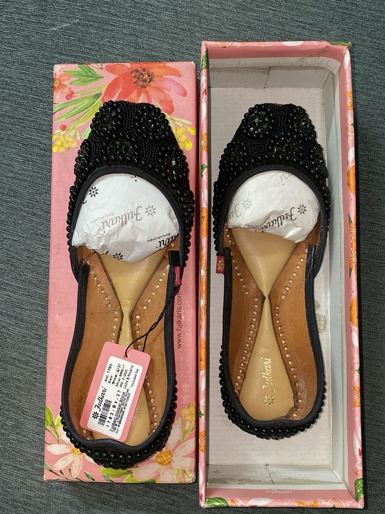 Genuine leather Black studded Juttis