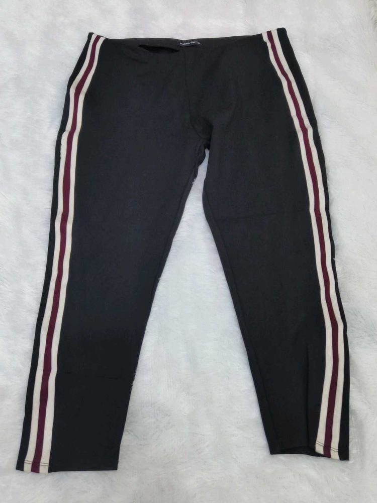 Black capri Leggings with Side Stripes