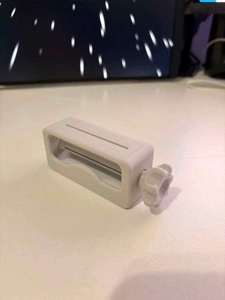 toothpaste squeezer