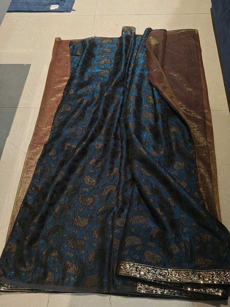 Elegant Teal &amp; Gold Paisley Saree