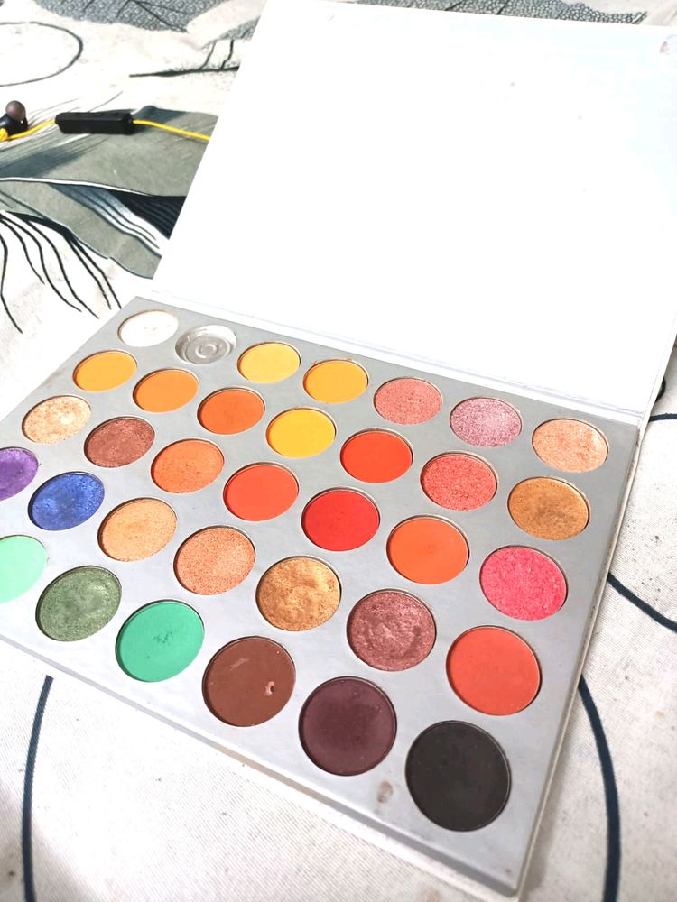 Jaclyn Hill Pallate