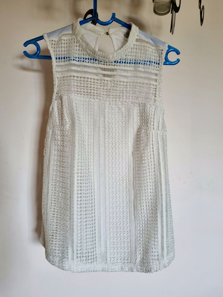 H&amp;M crochet White TShirt 30" Formal Classy