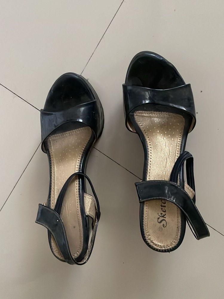 Stylish Black Wedge Sandals