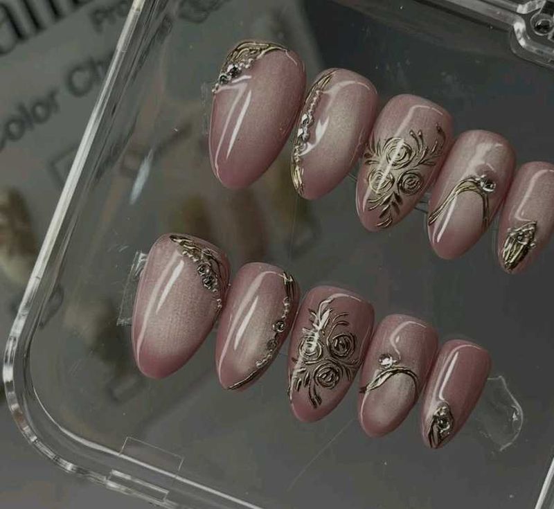 Elegant Rose Gold Press-On Nails