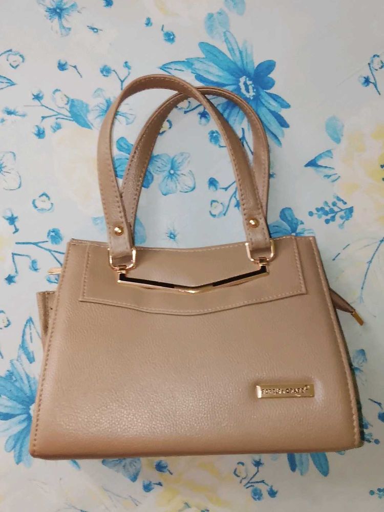 STRUCTURED HANDHELD BAG